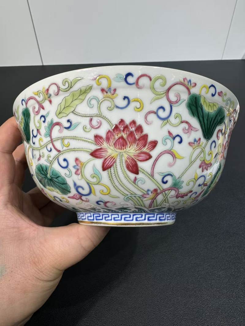 清宣统 内青花外粉彩莲池纹碗 - 图2