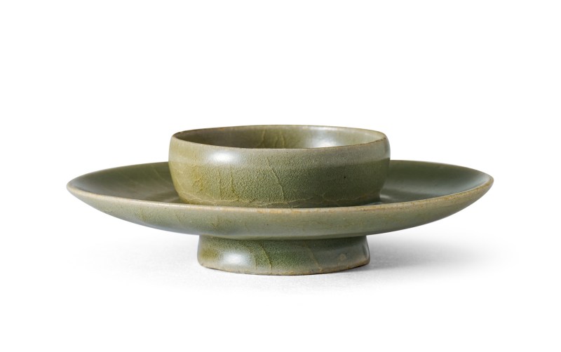 明 青釉暗刻花卉纹盏托 - 图1