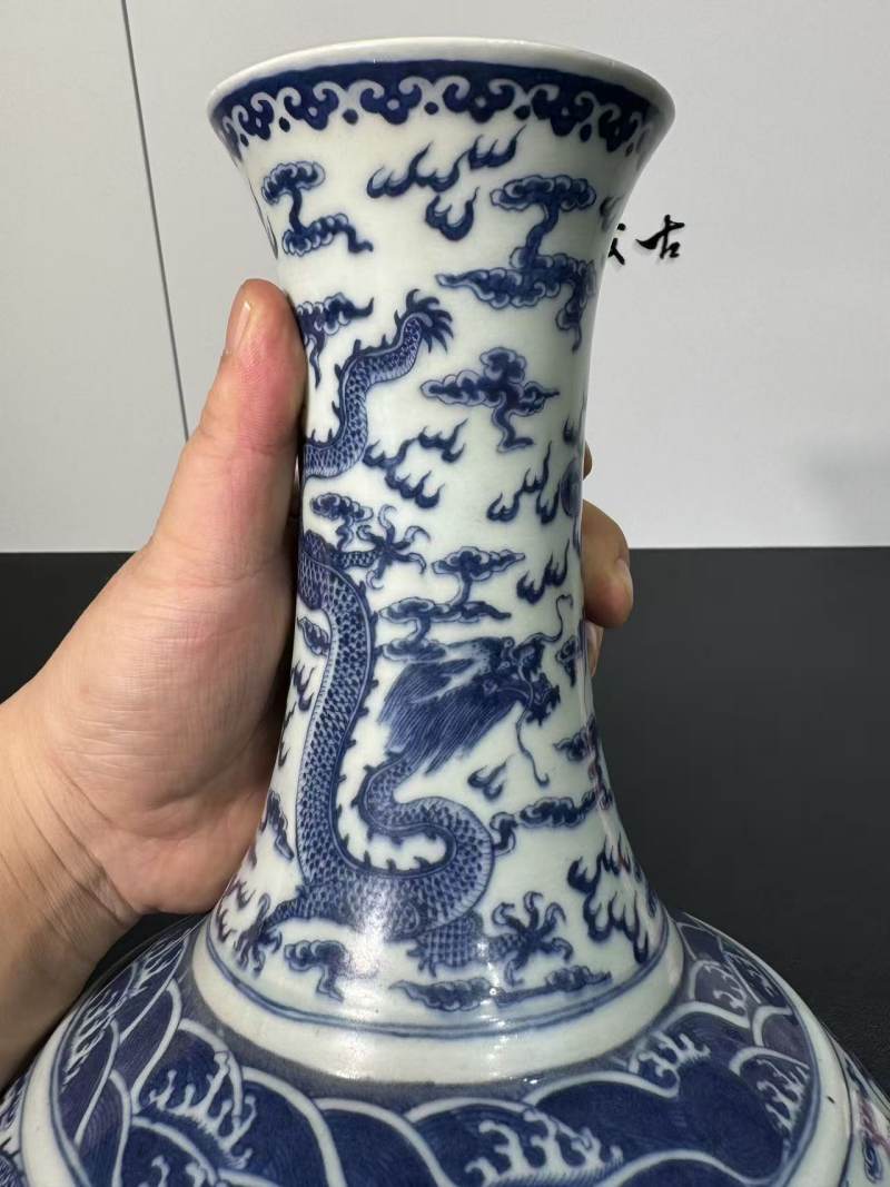 清光绪 青花九龙纹赏瓶 - 图5