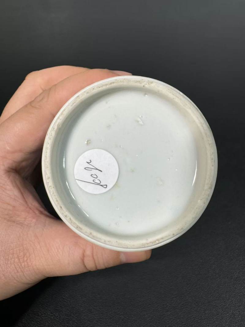明崇祯 青花莲托八宝纹莲子盖罐 - 图9
