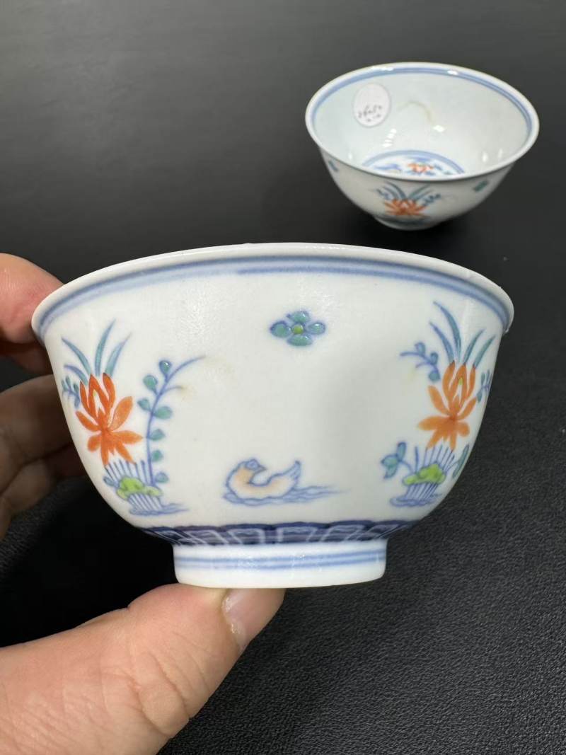 清道光 斗彩荷塘鸳鸯图小碗一对 - 图4