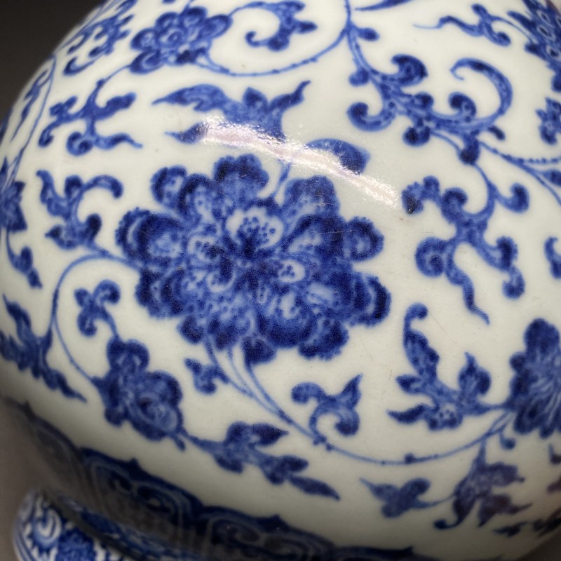 清乾隆 青花缠枝莲纹玉壶春瓶 - 图17