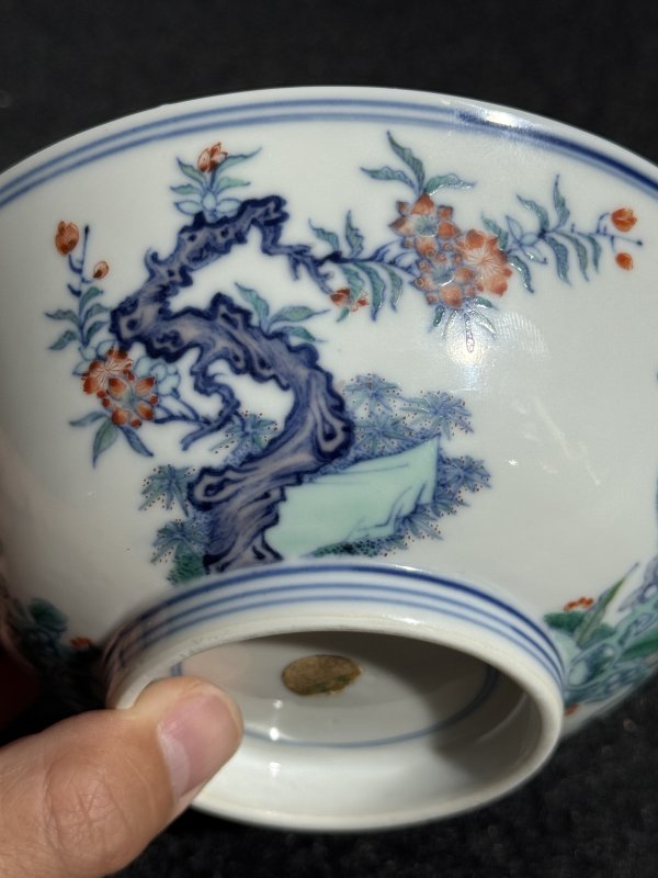 清雍正 斗彩内荷塘鸳鸯外洞石花卉纹碗 - 图11