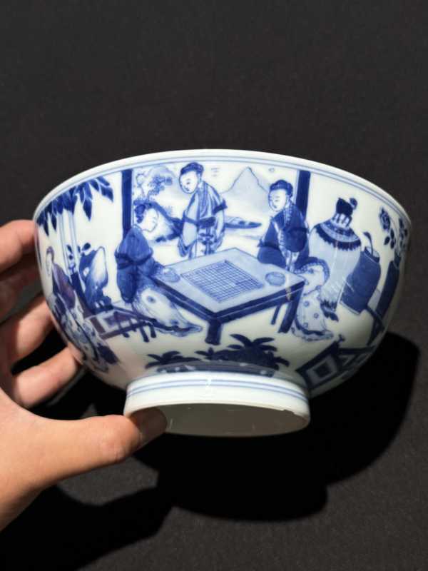 清雍正 青花仿宣窑宫苑仕女琴棋书画图碗 - 图12