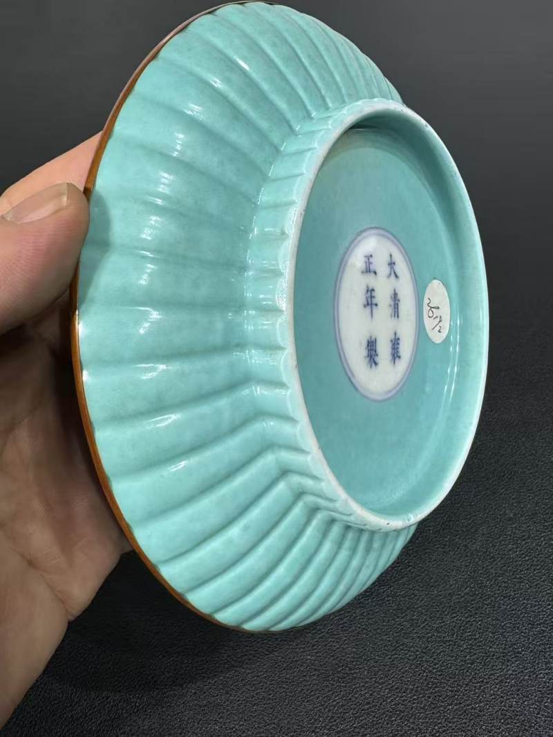 清雍正 松石绿釉菊瓣盘 - 图4
