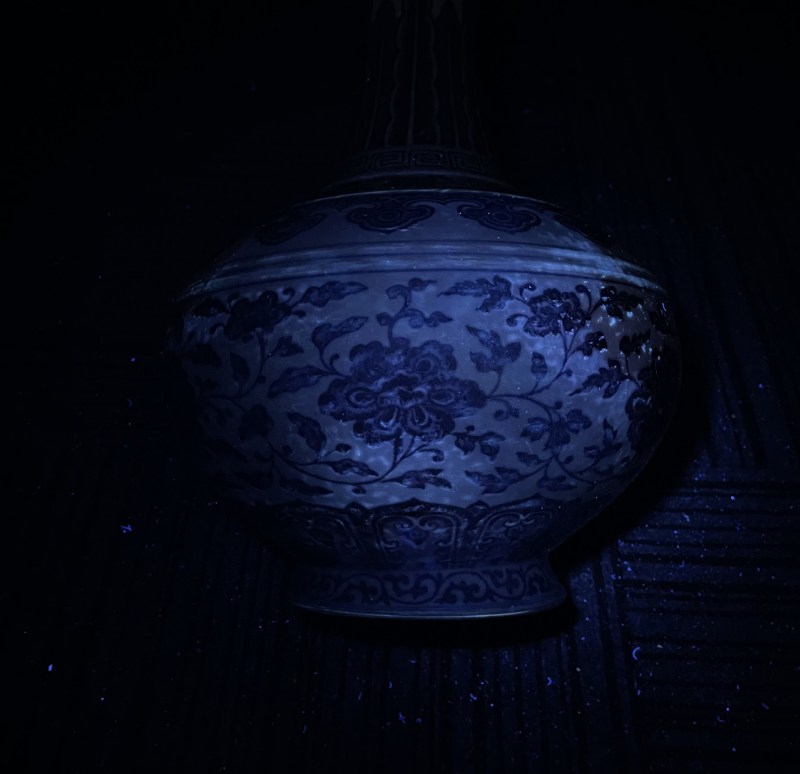清嘉庆 青花缠枝莲纹玉堂春瓶 - 图13