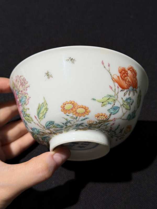 清雍正 粉彩牡丹蜜蜂纹小碗 - 图5