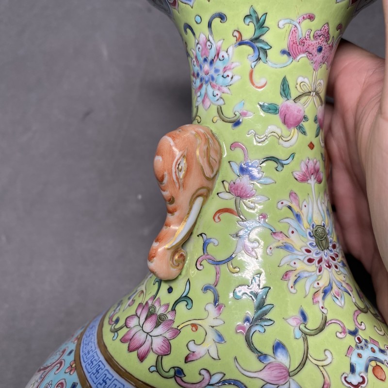 清嘉庆 洋彩榴开百子图象耳瓶 - 图14