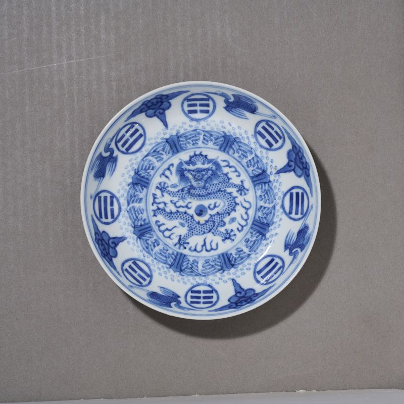 清光绪 青花云鹤八卦龙纹盘一对 - 图2