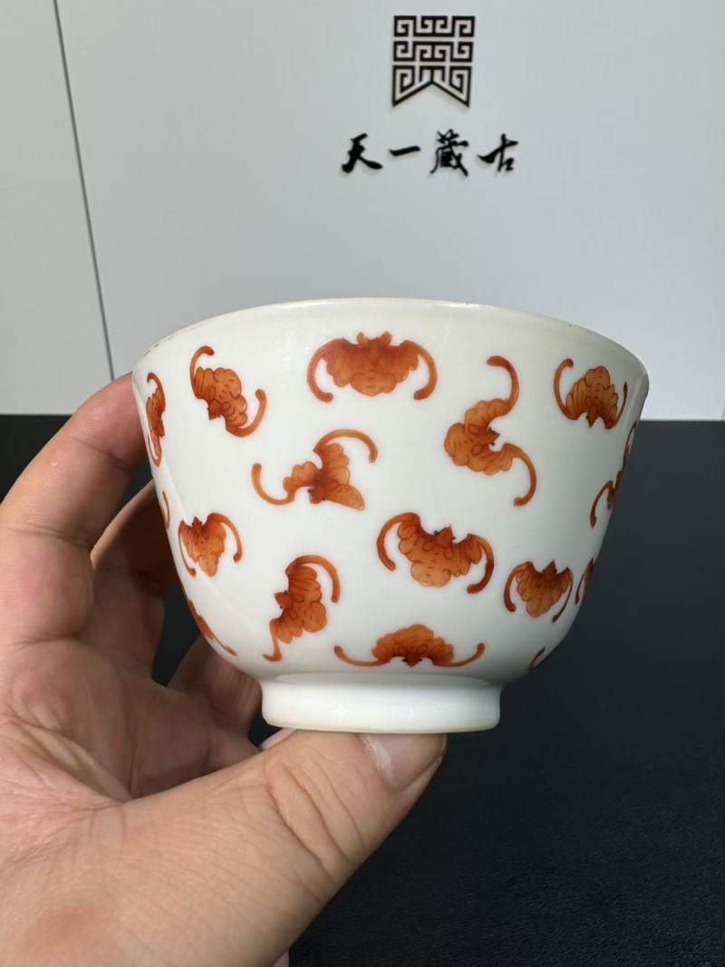 清同治 矾红云福纹杯 - 图2