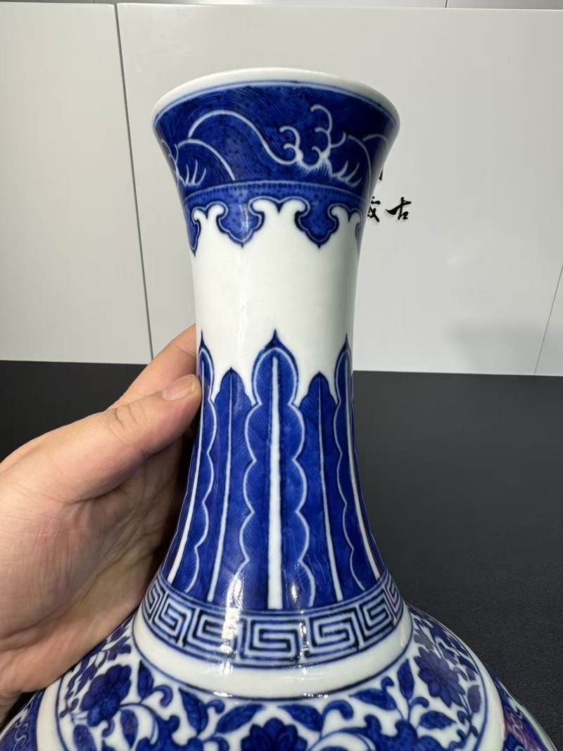 清光绪 青花缠枝莲纹赏瓶 - 图4