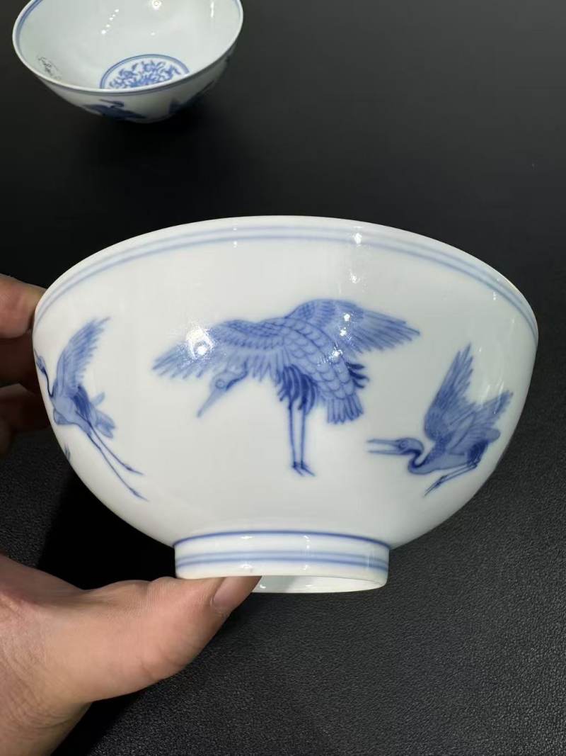 清雍正 青花内九桃纹外八鹤碗一对 - 图5