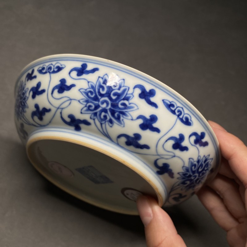 清乾隆 青花缠枝莲纹盘 - 图7