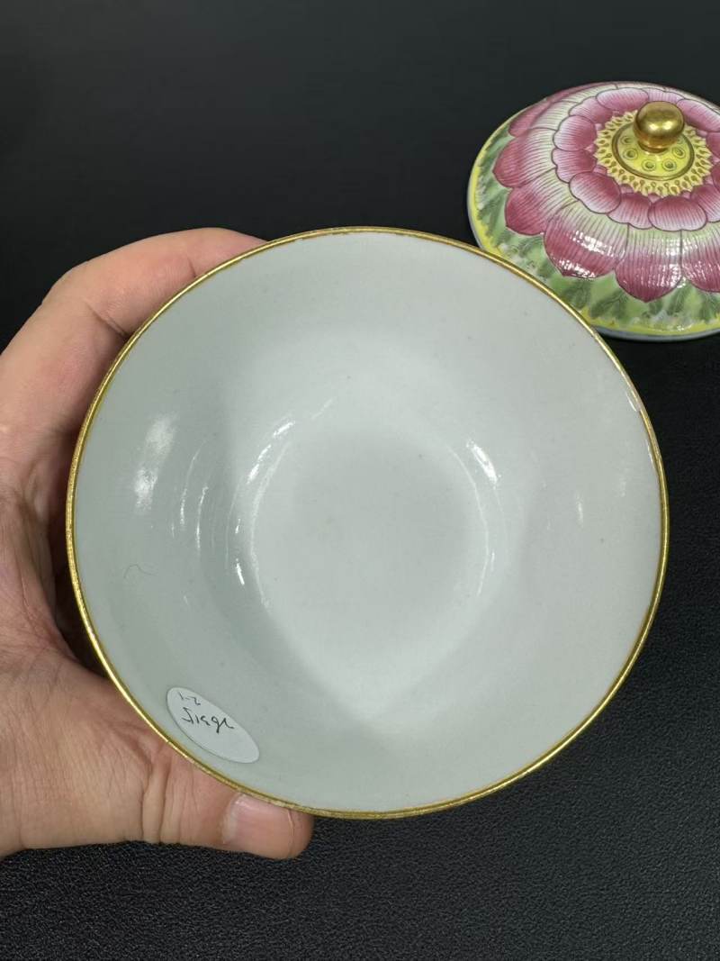 清道光 粉彩描金莲花盖碗一对 - 图15