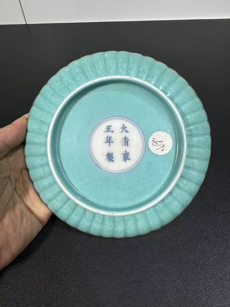 清雍正 松石绿釉菊瓣盘 - 图6