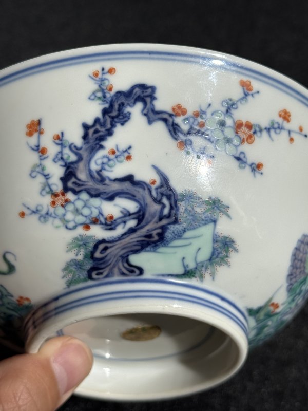 清雍正 斗彩内荷塘鸳鸯外洞石花卉纹碗 - 图13