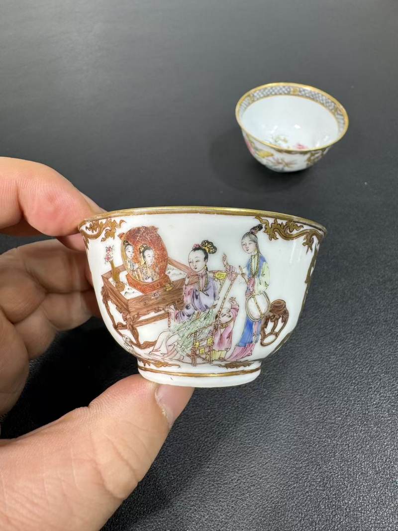清雍正 珐琅彩仕女人物纹杯一对 - 图2