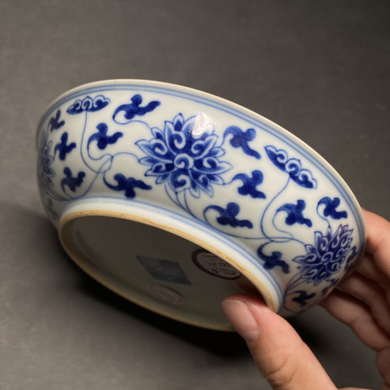 清乾隆 青花缠枝莲纹盘 - 图8