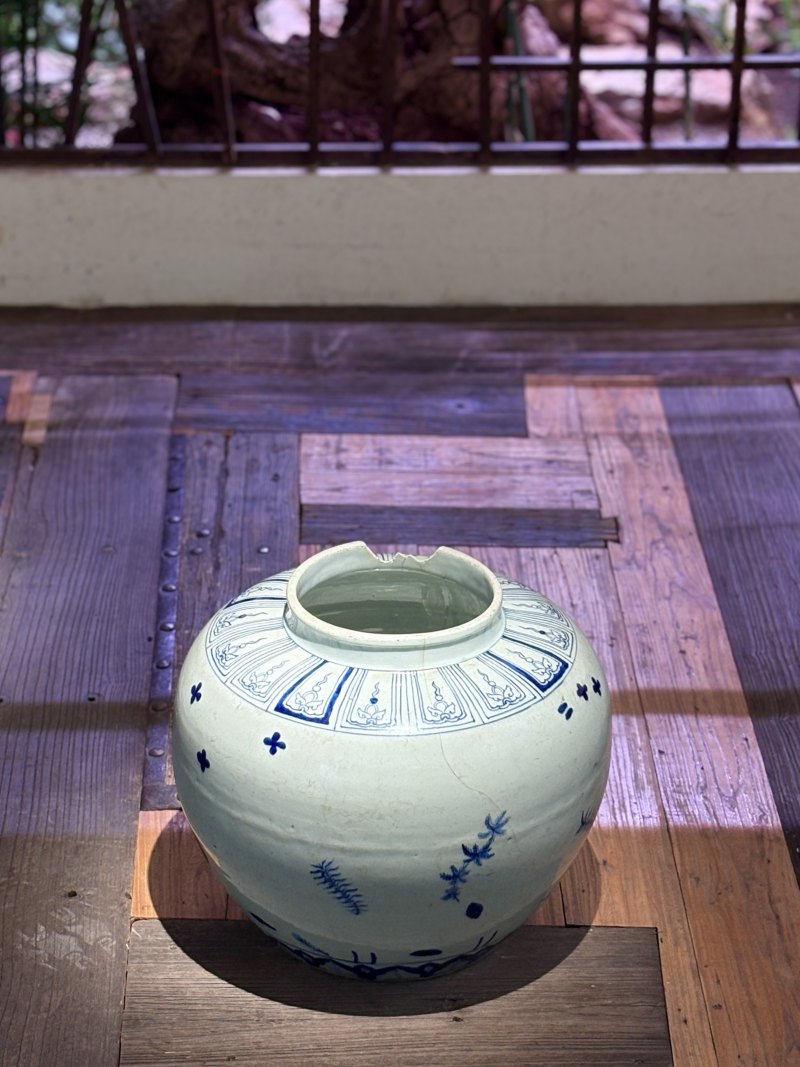 明嘉靖 青花蕉叶水藻纹大罐 - 图18
