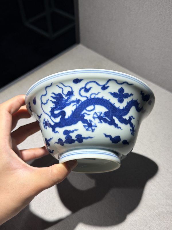 清乾隆 青花云龙纹折腰碗 - 图2