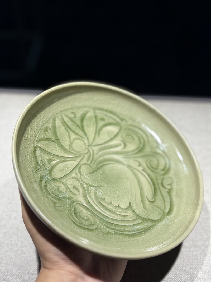 明 橄榄绿釉划花盘 - 图4