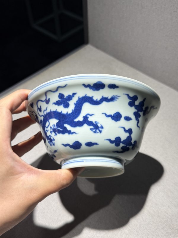 清乾隆 青花云龙纹折腰碗 - 图5