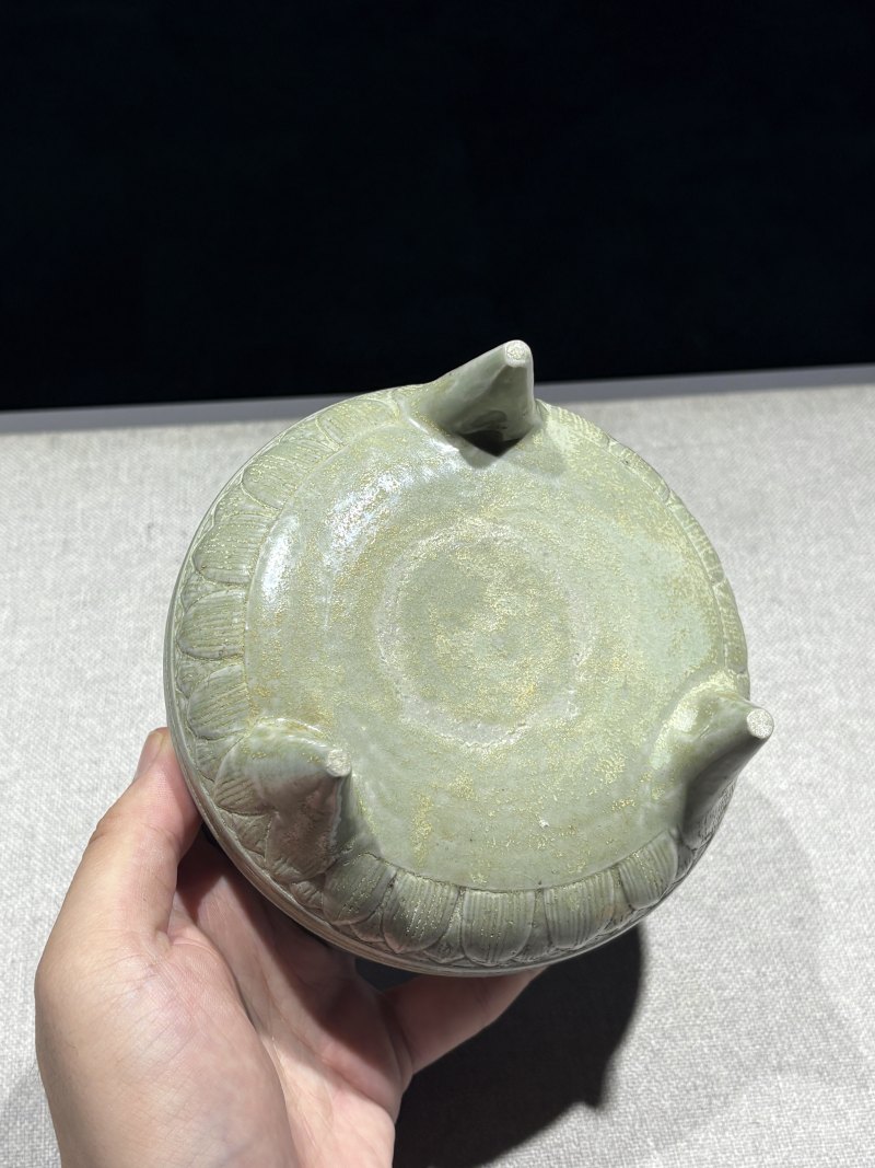 明 青瓷莲纹三足炉 - 图5