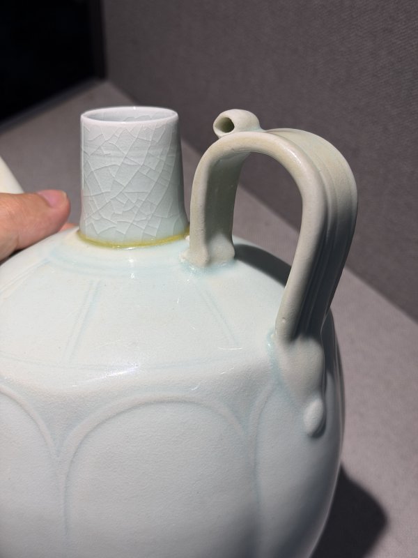 明 青釉刻花瓣形狮钮执壶 - 图9