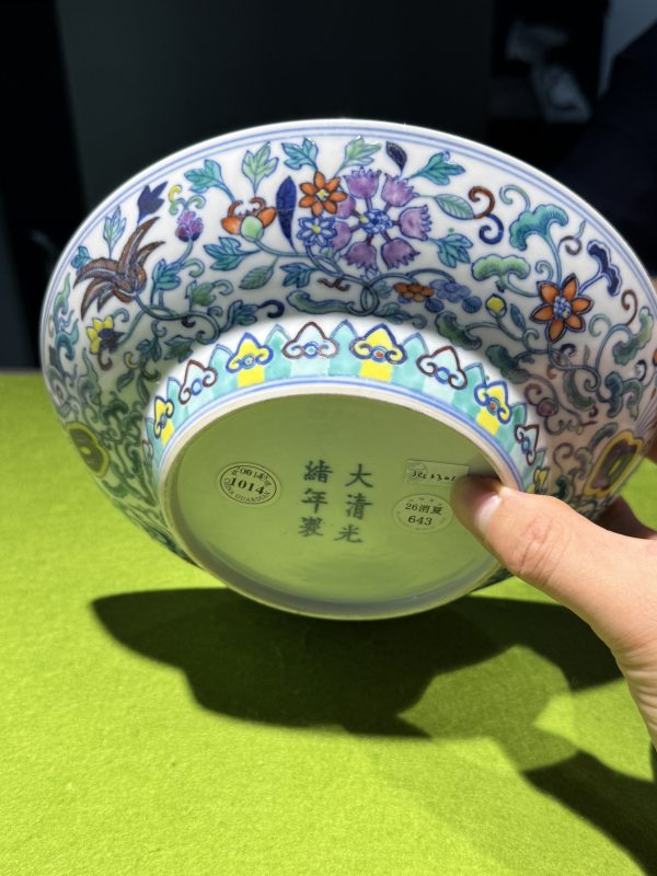清光绪 斗彩缠枝花卉暗八仙纹折腰盘 - 图13