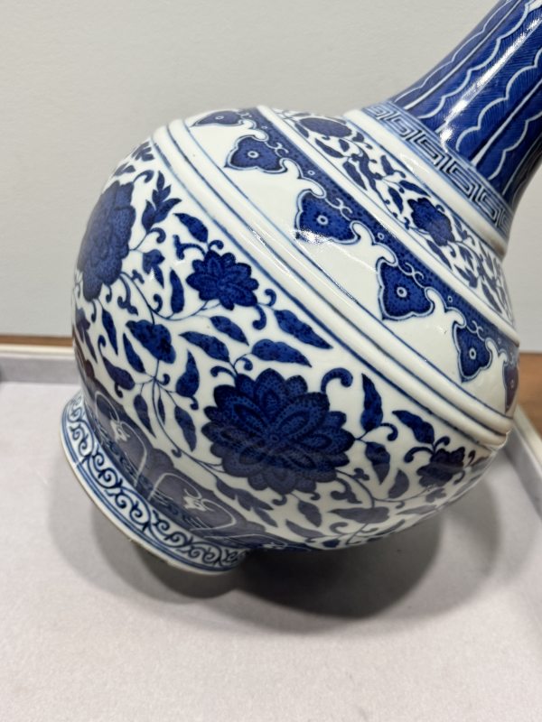 清光绪 青花缠枝莲纹玉堂春瓶 - 图14
