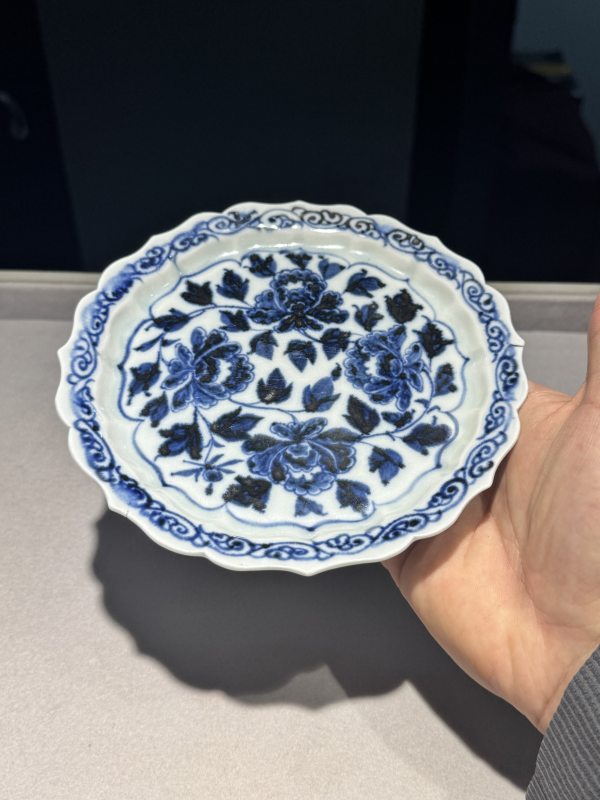 元 青花缠枝牡丹纹花口盘 - 图4