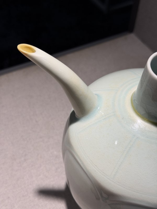 明 青釉刻花瓣形狮钮执壶 - 图10