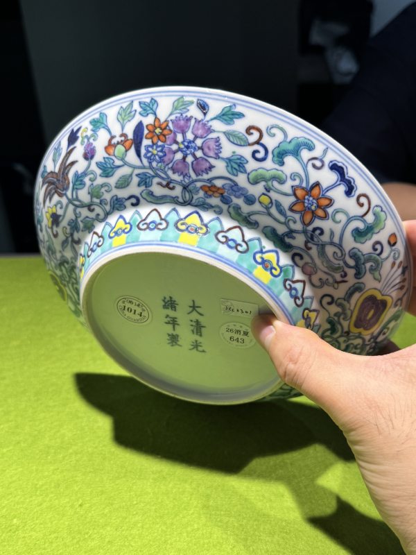 清光绪 斗彩缠枝花卉暗八仙纹折腰盘 - 图14