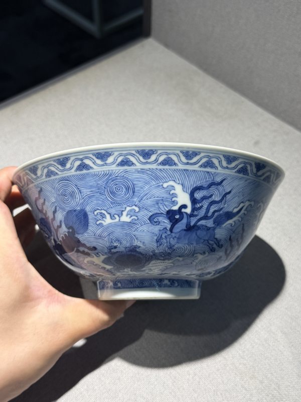 清道光 青花海水八怪图碗一对 - 图21