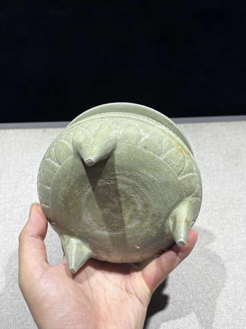 明 青瓷莲纹三足炉 - 图6