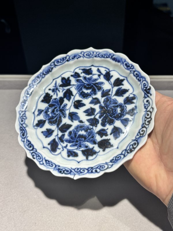 元 青花缠枝牡丹纹花口盘 - 图6
