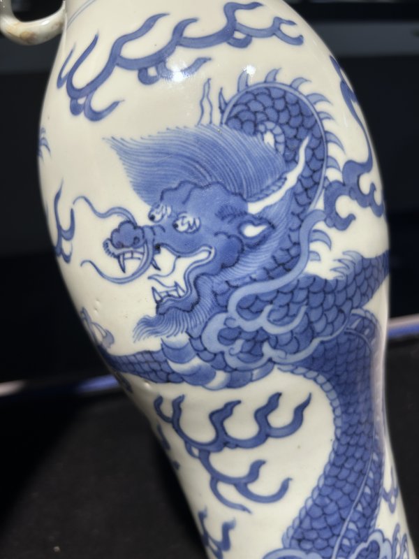 明万历 青花云龙纹象耳瓶 - 图9