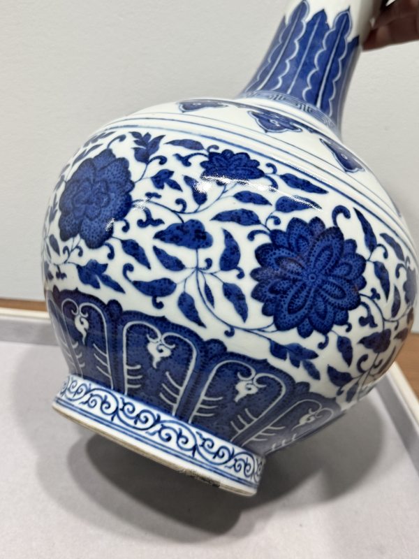 清光绪 青花缠枝莲纹玉堂春瓶 - 图17