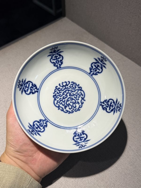 清道光 青花内寿字外如意连绵纹盘 - 图3