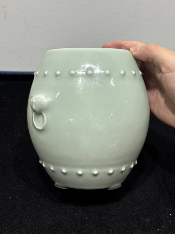 清乾隆 粉青釉铺首耳鼓钉罐 - 图6
