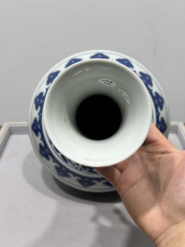 清光绪 青花缠枝莲纹玉堂春瓶 - 图18
