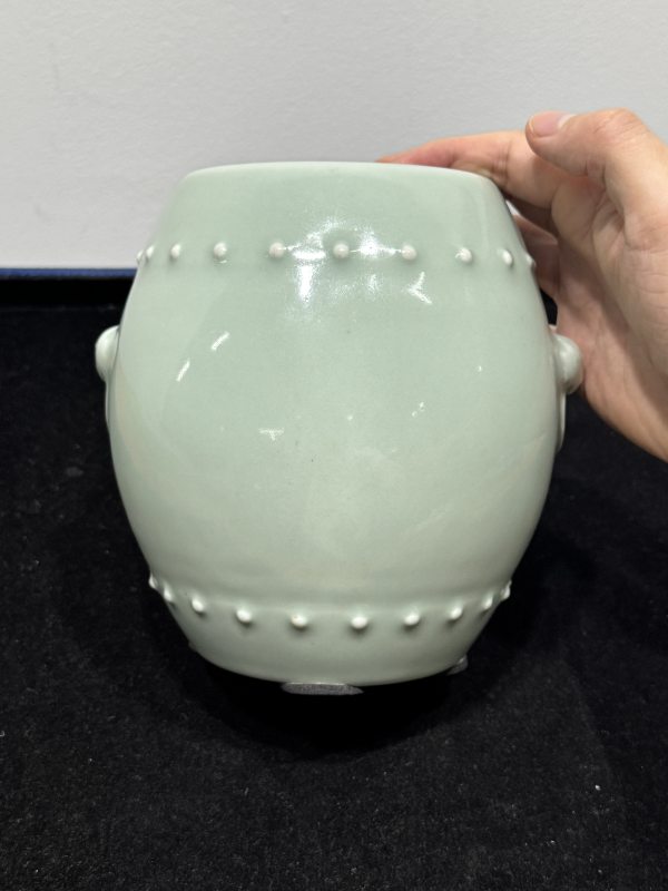 清乾隆 粉青釉铺首耳鼓钉罐 - 图7