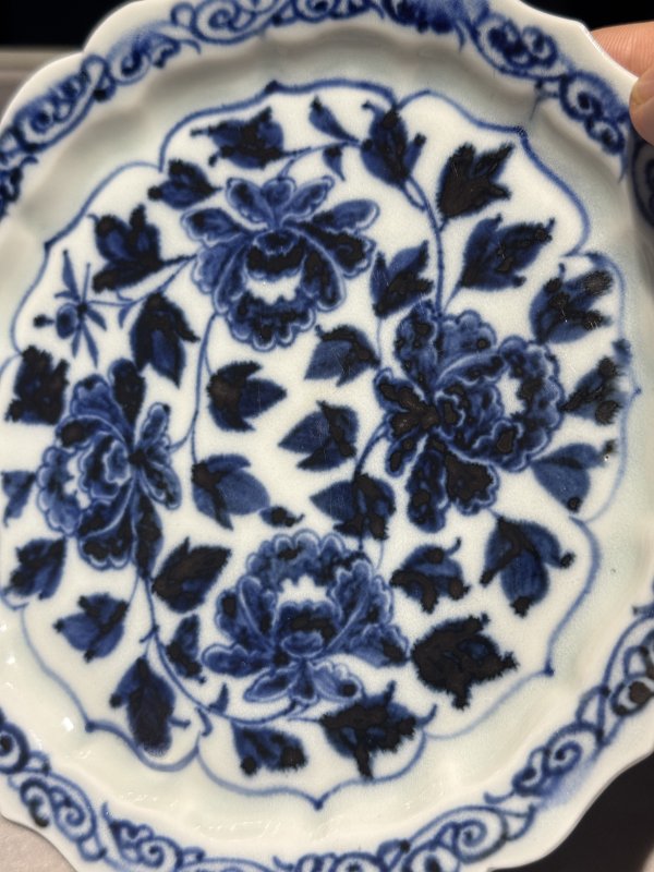 元 青花缠枝牡丹纹花口盘 - 图9