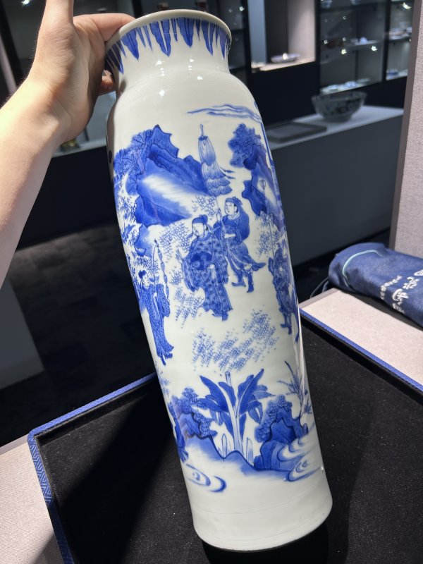 明崇祯 青花李陵别苏武图筒瓶 - 图2