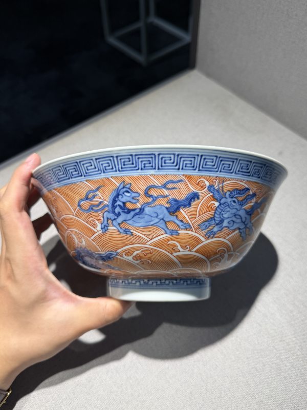 清道光 青花矾红海八怪碗一对 - 图5