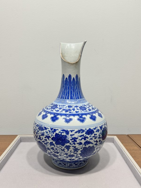 清道光 青花缠枝莲纹玉堂春瓶 - 图6