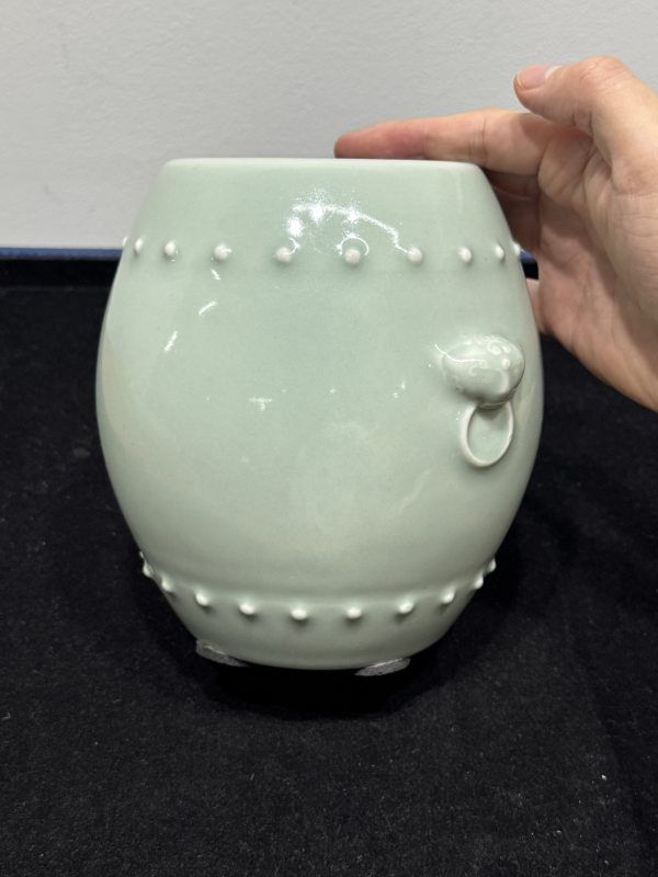 清乾隆 粉青釉铺首耳鼓钉罐 - 图8