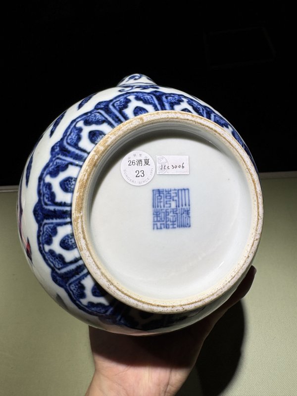 清乾隆 青花缠枝枇杷寿桃纹执壶 - 图7