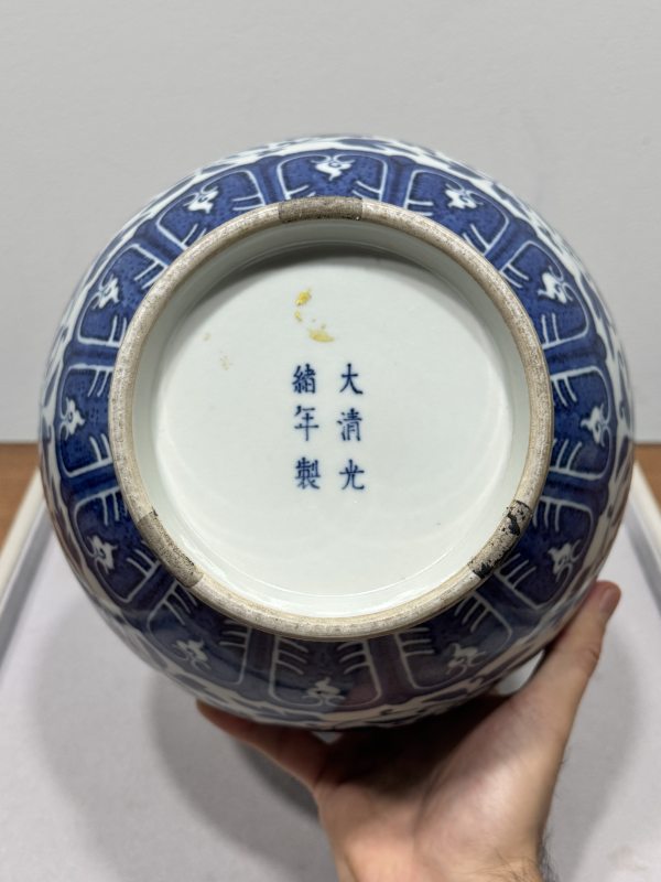 清光绪 青花缠枝莲纹玉堂春瓶 - 图20