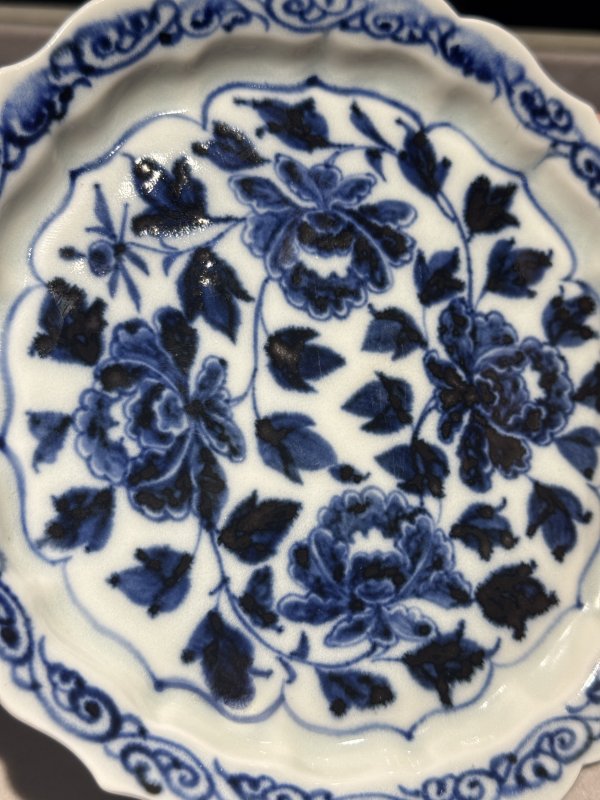 元 青花缠枝牡丹纹花口盘 - 图10